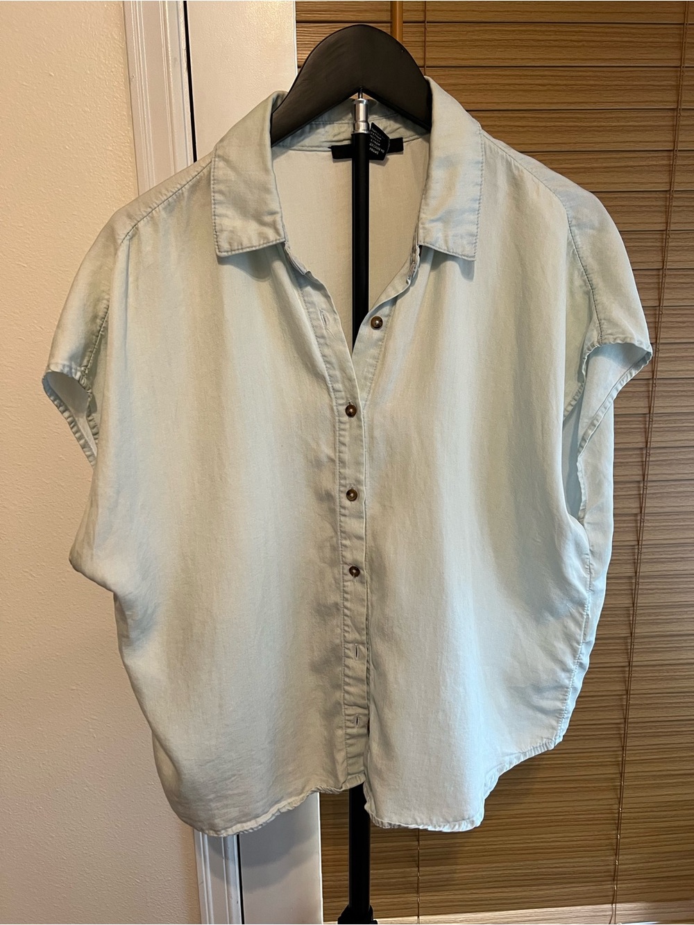 Forever 21 Light Seafoam Short Sleeve Button-Up Blouse – Size M